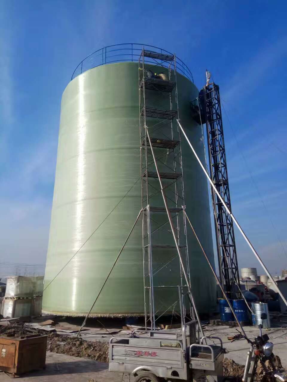 红杏在线免费视频盐酸罐安装